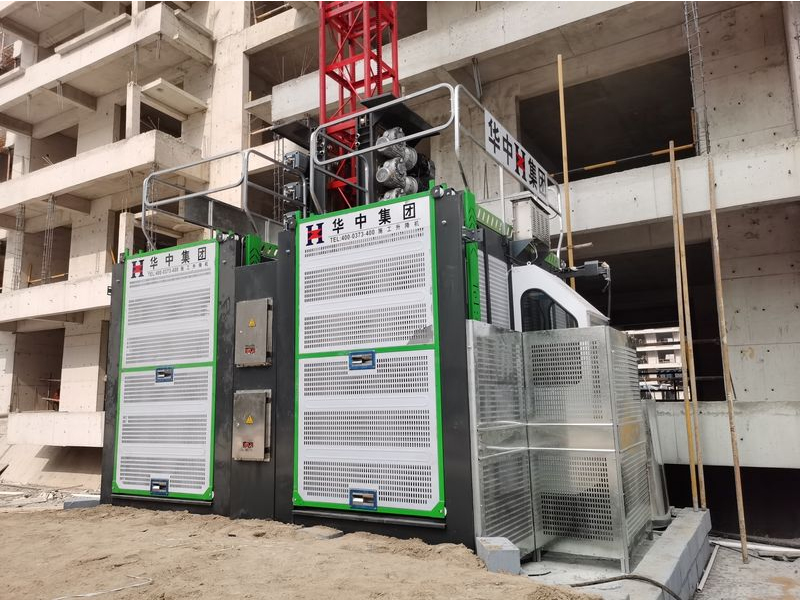 華中起重：高樓建設(shè)常用的施工升降機(jī)你了解多少？